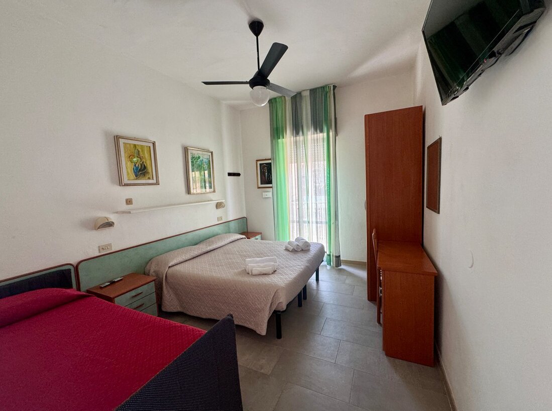 Camere sulla passeggiata, luminose con letto matrimoniale o due letti divisi